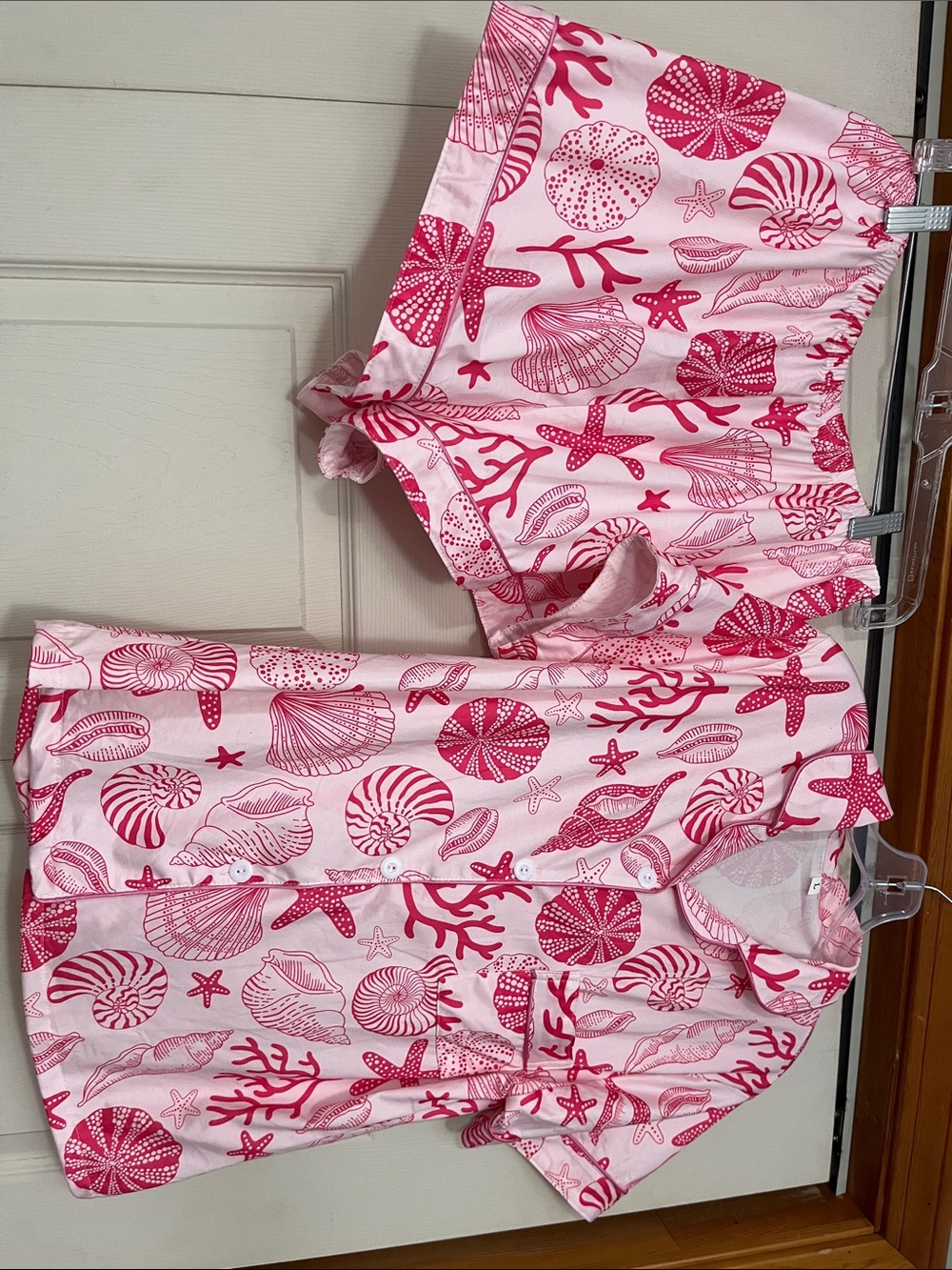 Ladies Pink Shell-Print pajamas NWOT Large